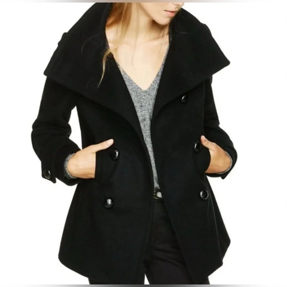Aritzia! Talula Babaton - Howell Double Breasted Coat. Medium - Picture 5 of 13